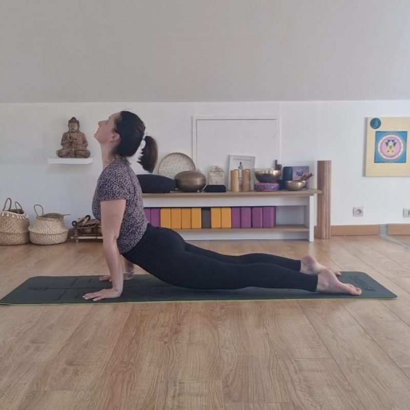 Cours yoga la salutation au soleil